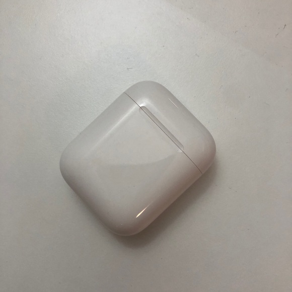Apple Airpod 1 (with charging case)+free case